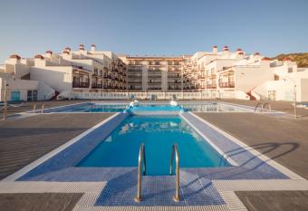 Apartamentos Centro Cancajos allows 18 year olds to book a room