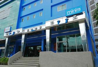 The Mini R Ratchada has Smoking rooms