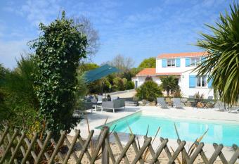 L ABRI COTIER has Balcony rooms