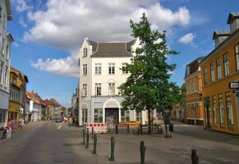 City Hotel Apartments allows 18 year olds to book a room