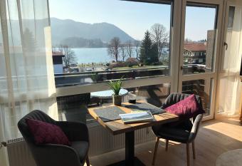 Apartment Traumblick zum See has Balcony rooms