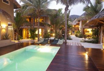 Aamori Boutique Hotel (Only Adults) has Balcony rooms