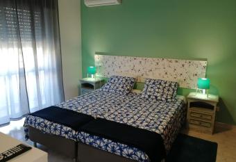 Ocean s 7 - Lagos Guest House has Balcony rooms