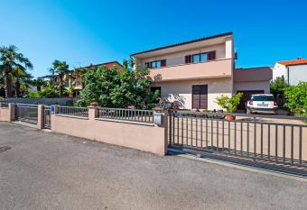 Apartman Gala allows 18 year olds to book a room