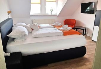 Ferienwohnung  allows 18 year olds to book a room