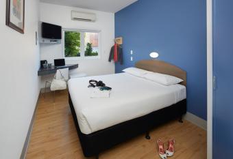 ibis Budget Perth Airport allows 18 year olds to book a room