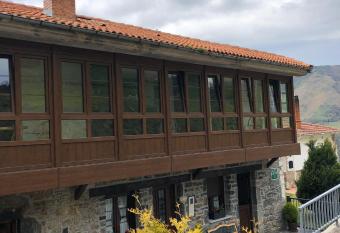 Valle del sol I allows 18 year olds to book a room