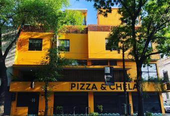 Hostal Hidalgo has Balcony rooms