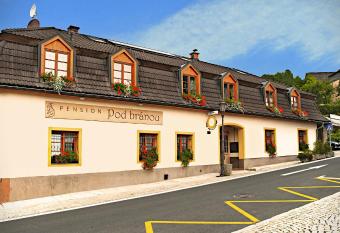 Penzi  n Pod br  nou has Balcony rooms