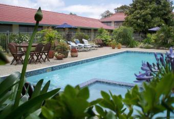 Airport Gold Star Motel has Balcony rooms