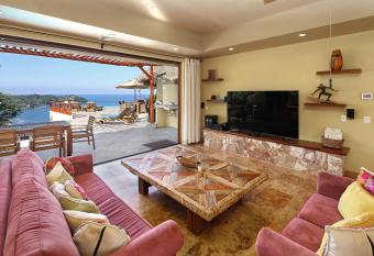 Villas Piedra Blanca has Balcony rooms