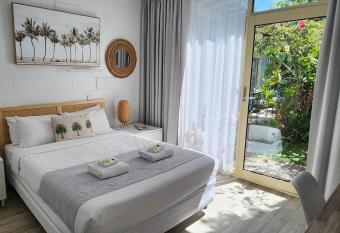 Peninsula Beach Motel allows 18 year olds to book a room