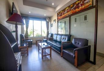 Capital O 15455 Hill Crest View Guest House allows 18 year olds to book a room