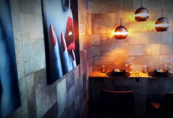 D  cor Appart  allows 18 year olds to book a room