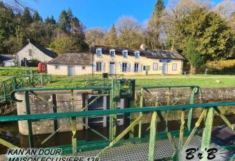 KAN AN DOUR has Balcony rooms