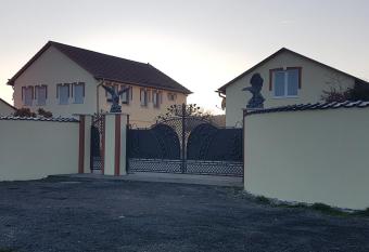 Ferienhaus Schiffer allows 18 year olds to book a room