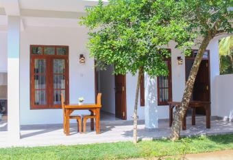 Milanka Guest allows 18 year olds to book a room