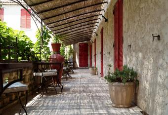 H  tel Les Orangers allows 18 year olds to book a room