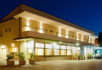 Hotel Ristorante Cesare has Balcony rooms