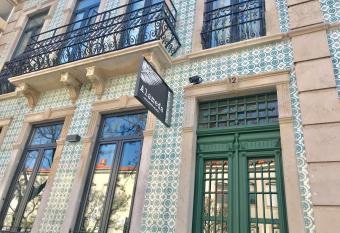 Alameda Exclusive House allows 18 year olds to book a room