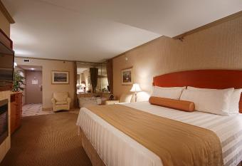 Best Western Plus Port O'Call Hotel allows 18 year olds to book a room