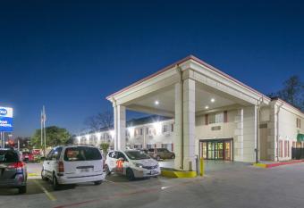 Best Western San Marcos allows 18 year olds to book a room