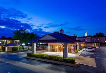 Best Western Winners Circle has Smoking rooms