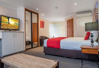 Aspley Carsel Motor Inn has Balcony rooms