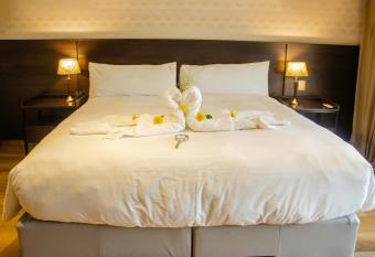 Avellaneda Aparts & Suites allows 18 year olds to book a room