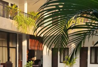 Seminyak Point Guest House has Balcony rooms