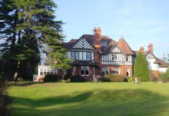 OYO Dunmar House Hotel allows 18 year olds to book a room