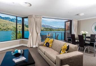 Oaks Queenstown Shores Resort has Balcony rooms
