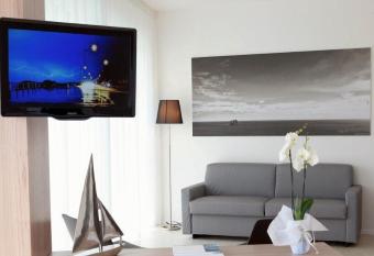 Eolian Milazzo Hotel has rooms with a private hot tub