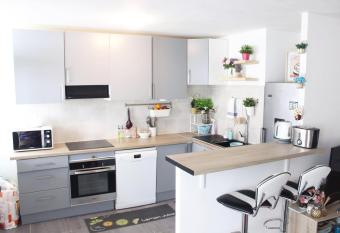 Cosy 74m2 apartment close to Paris has Balcony rooms