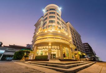 Royal Pavilion Hua Hin allows 18 year olds to book a room