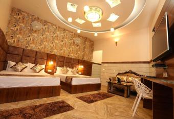 The Park View Hotel allows 18 year olds to book a room