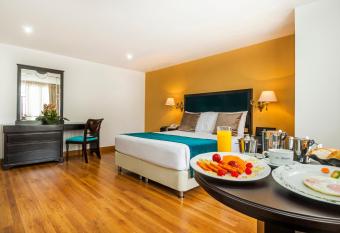 Hotel Le Manoir Bogot   allows 18 year olds to book a room