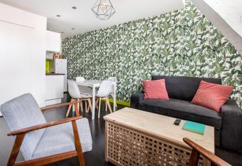 Coeur de Lille - cosy appartement 4 allows 18 year olds to book a room