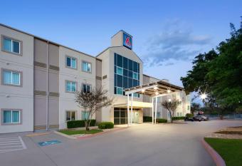 Baymont by Wyndham San Antonio Airport has Smoking rooms