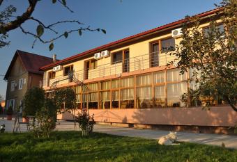 Pension Andronic has Balcony rooms