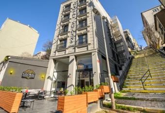 Global Suites Hotel allows 18 year olds to book a room