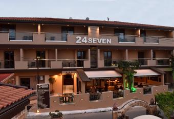24 Seven Boutique Hotel has Balcony rooms