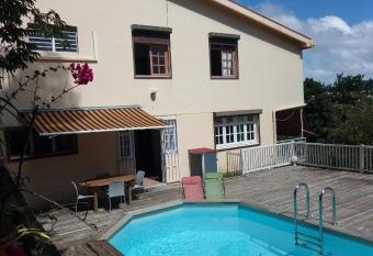 Havre de paix    Fort de France allows 18 year olds to book a room