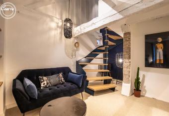 Le C  lestin - Centre Historique - allows 18 year olds to book a room