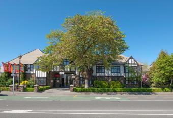 Scenic Hotel Cotswold allows 18 year olds to book a room