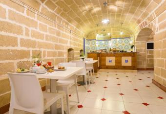 L Uomo e il Mare has Balcony rooms