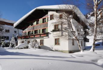 Haus Gamberg has Balcony rooms