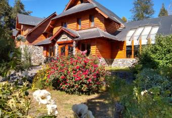 Hoster  a Bajo Cero allows 18 year olds to book a room