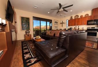 A Sunset Chateau has rooms with a private hot tub