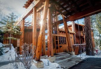 Gravity Haus Truckee-Tahoe has Balcony rooms